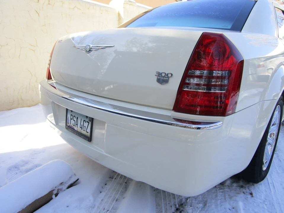 2005 Chrysler 300 (2005-2023) - Image 6 of 13