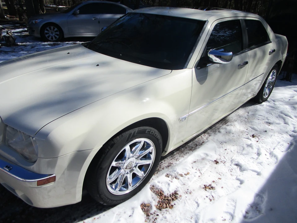 2005 Chrysler 300 (2005-2023) - Image 3 of 13