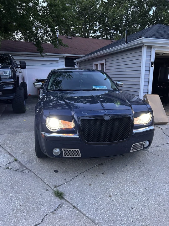 2005 Chrysler 300 (2005-2023) - Image 7 of 8