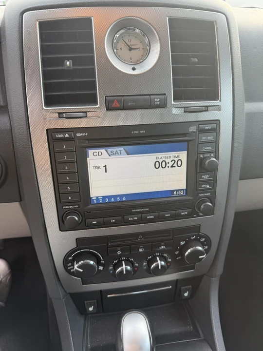 2005 Chrysler 300 (2005-2023) - Image 2 of 28