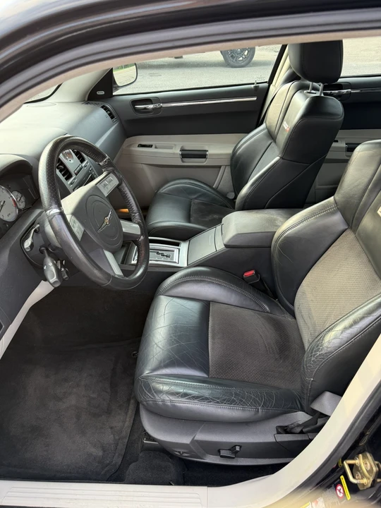 2005 Chrysler 300 (2005-2023) - Image 20 of 28