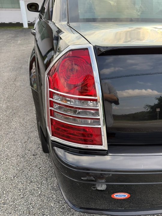 2005 Chrysler 300 (2005-2023) - Image 16 of 28