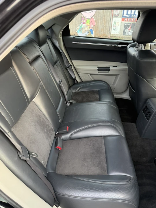 2005 Chrysler 300 (2005-2023) - Image 11 of 28