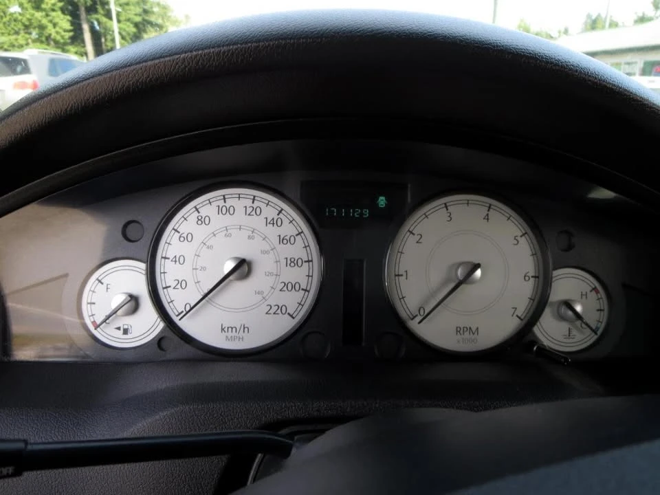 2005 Chrysler 300 (2005-2023) - Image 10 of 14