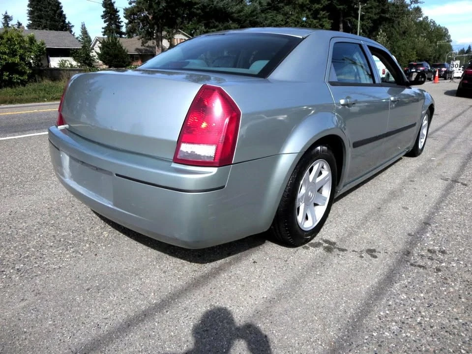 2005 Chrysler 300 (2005-2023) - Image 3 of 14