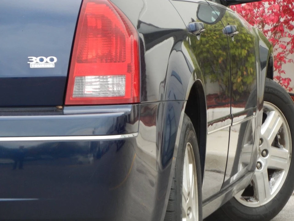 2005 Chrysler 300 (2005-2023) - Image 17 of 21