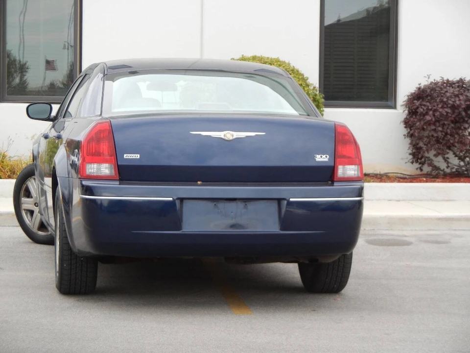 2005 Chrysler 300 (2005-2023) - Image 13 of 21