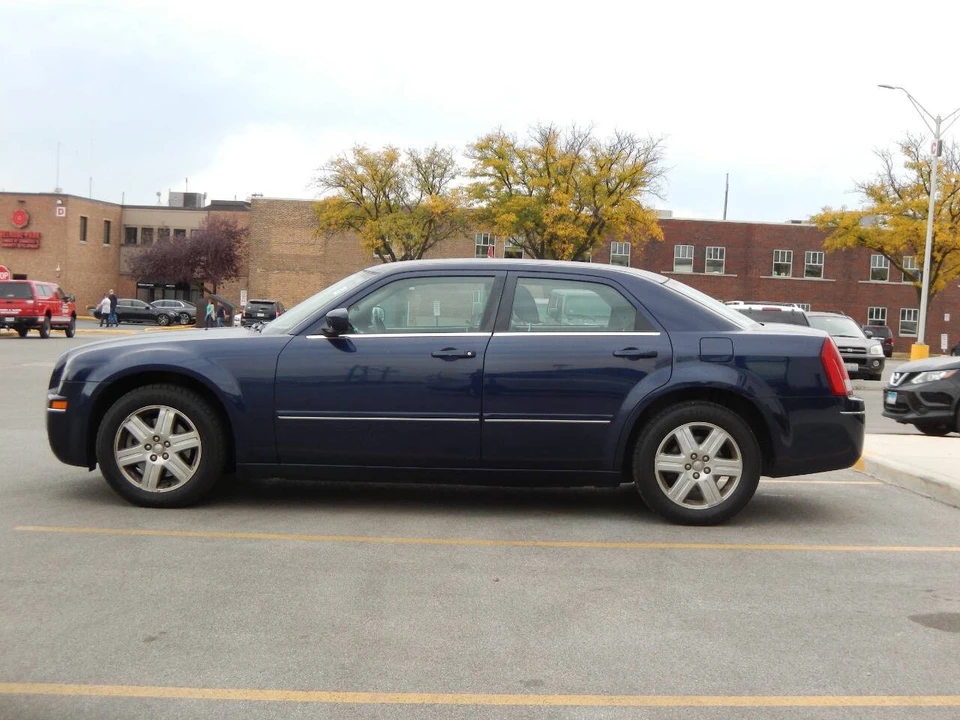 2005 Chrysler 300 (2005-2023) - Image 10 of 21