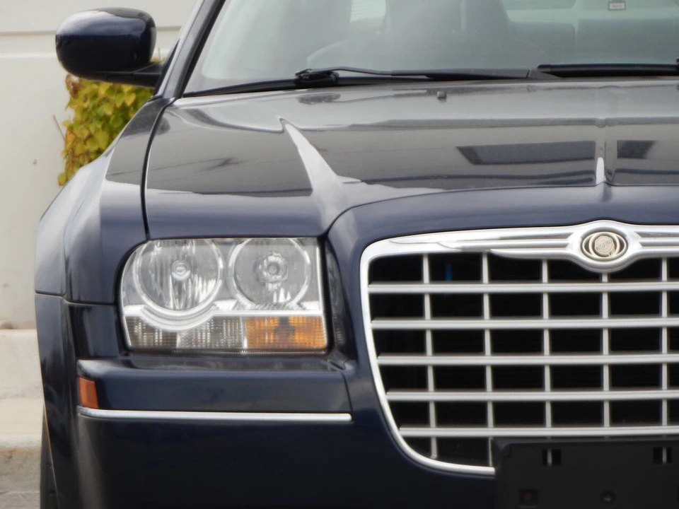 2005 Chrysler 300 (2005-2023) - Image 9 of 12
