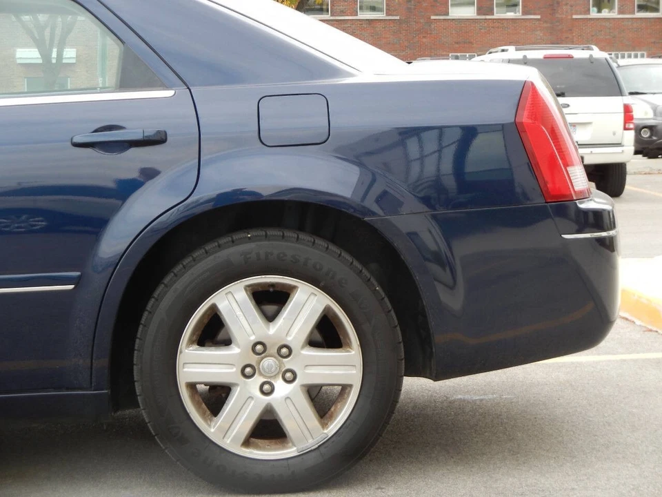 2005 Chrysler 300 (2005-2023) - Image 11 of 21