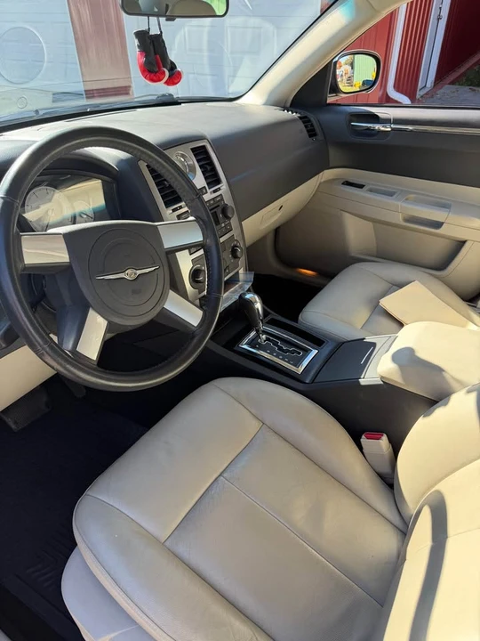 2005 Chrysler 300 (2005-2023) - Image 6 of 6