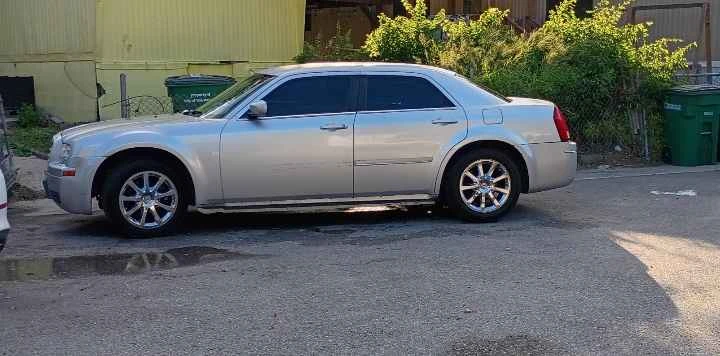 2005 Chrysler 300 (2005-2023) - Image 3 of 5