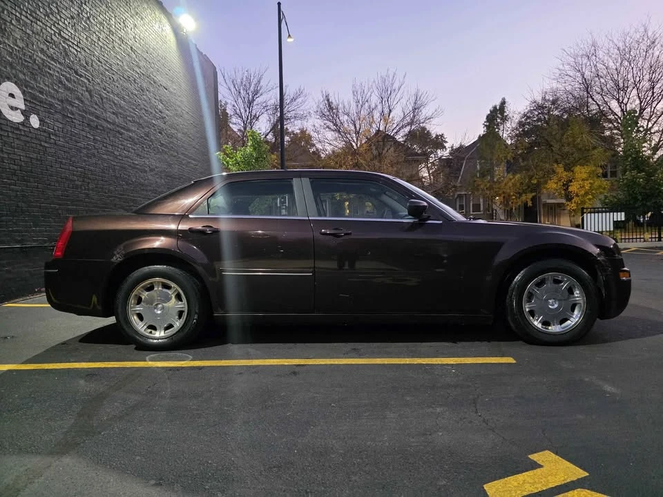 2005 Chrysler 300 (2005-2023) - Image 5 of 19