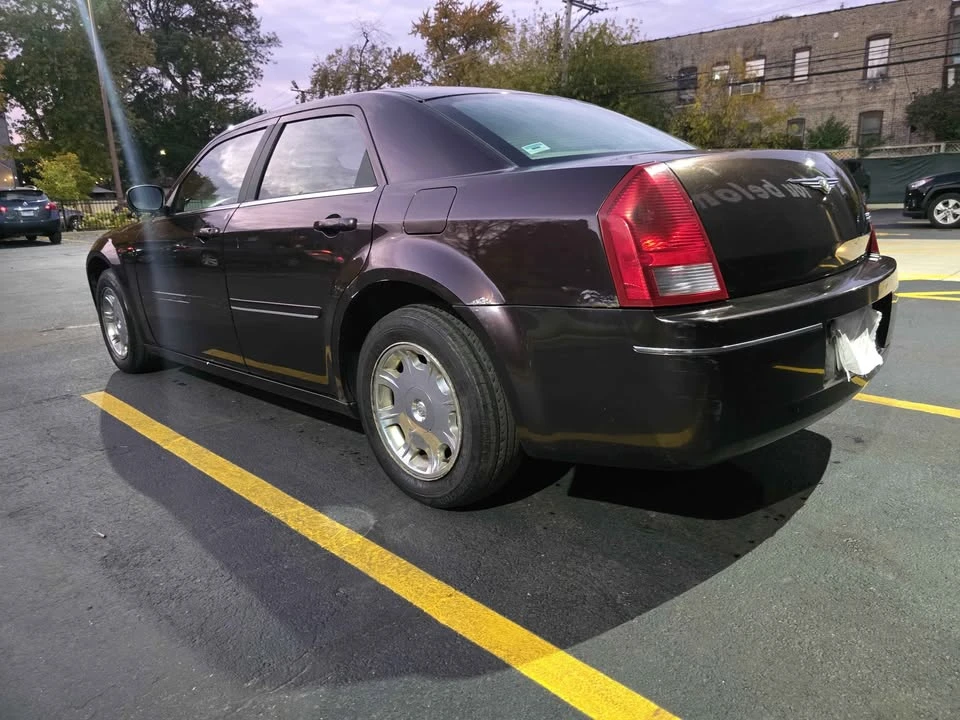2005 Chrysler 300 (2005-2023) - Image 6 of 19