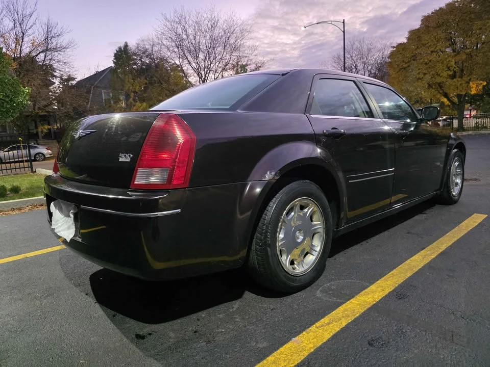 2005 Chrysler 300 (2005-2023) - Image 9 of 19