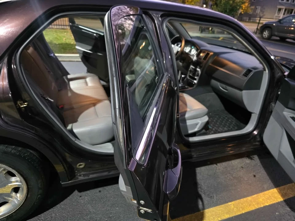 2005 Chrysler 300 (2005-2023) - Image 15 of 19
