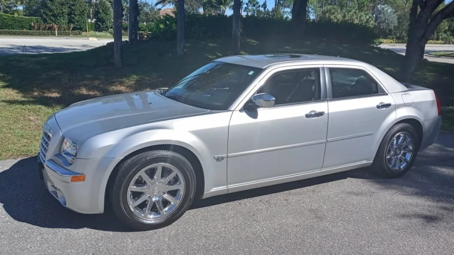 2005 Chrysler 300 (2005-2023) - Image 2 of 15