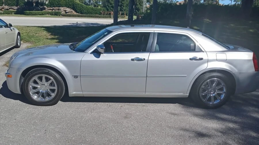 2005 Chrysler 300 (2005-2023) - Image 3 of 15