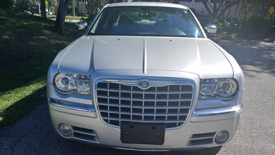 2005 Chrysler 300 (2005-2023) - Image 10 of 15