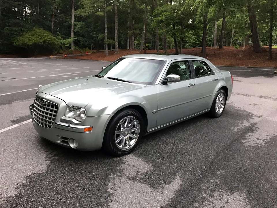 2005 Chrysler 300 (2005-2023) - Image 7 of 31