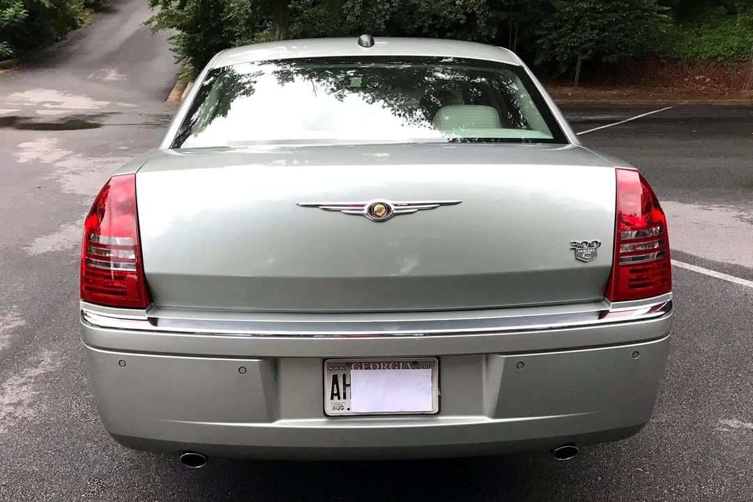 2005 Chrysler 300 (2005-2023) - Image 5 of 31