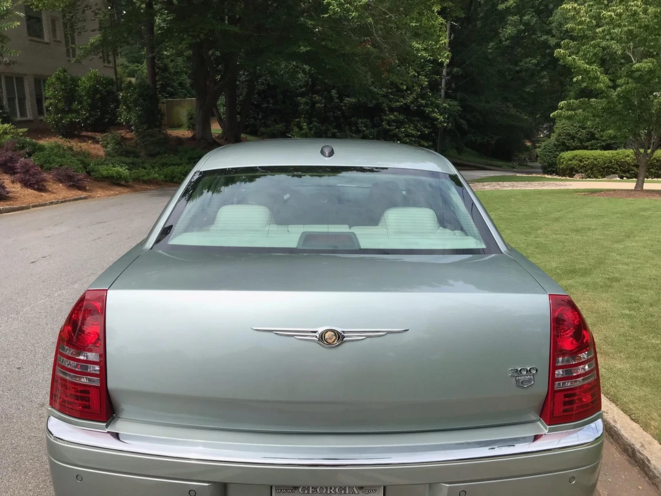 2005 Chrysler 300 (2005-2023) - Image 11 of 31