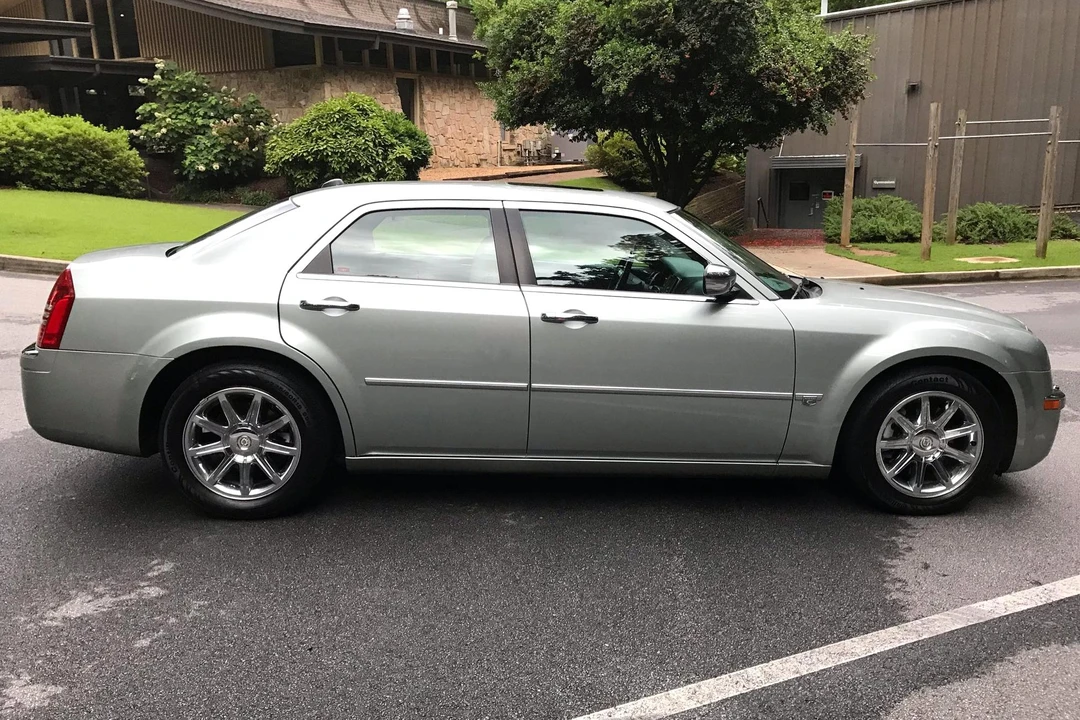 2005 Chrysler 300 (2005-2023) - Image 3 of 31