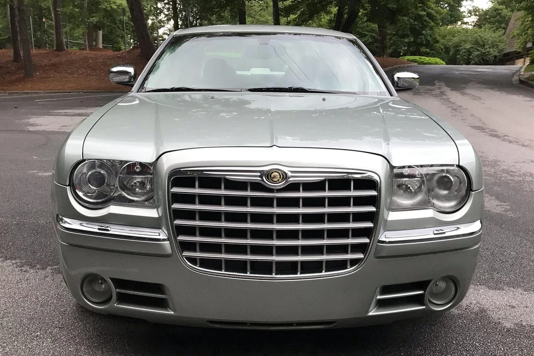 2005 Chrysler 300 (2005-2023) - Image 2 of 31