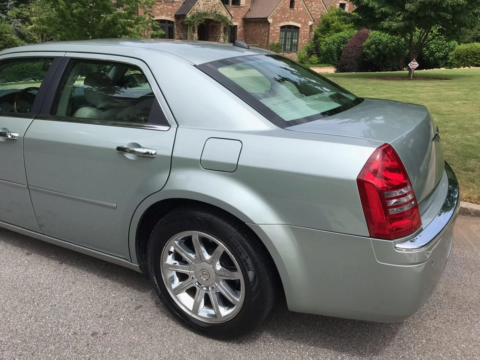 2005 Chrysler 300 (2005-2023) - Image 17 of 31