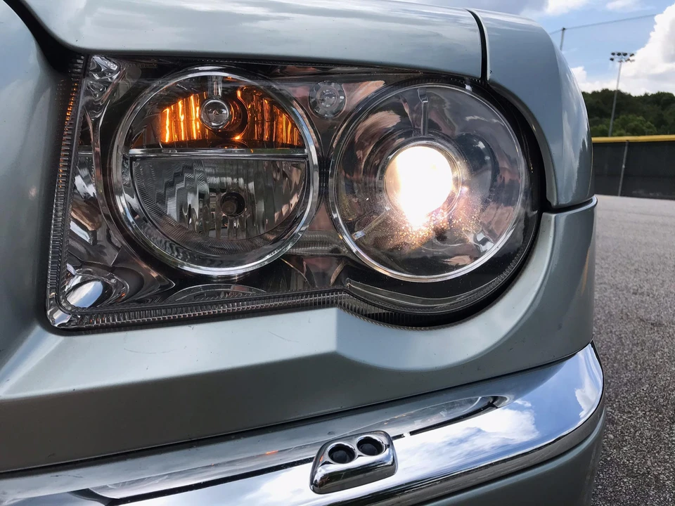 2005 Chrysler 300 (2005-2023) - Image 25 of 31