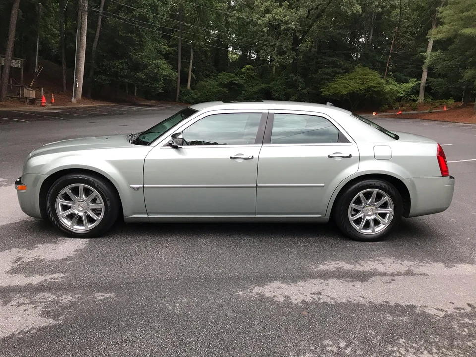 2005 Chrysler 300 (2005-2023) - Image 8 of 31