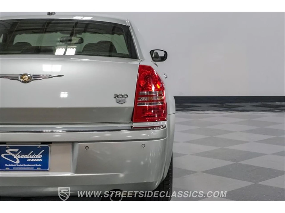 2005 Chrysler 300 (2005-2023) - Image 26 of 31