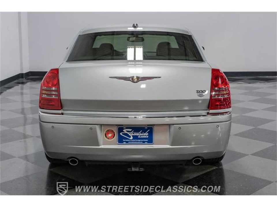 2005 Chrysler 300 (2005-2023) - Image 11 of 31