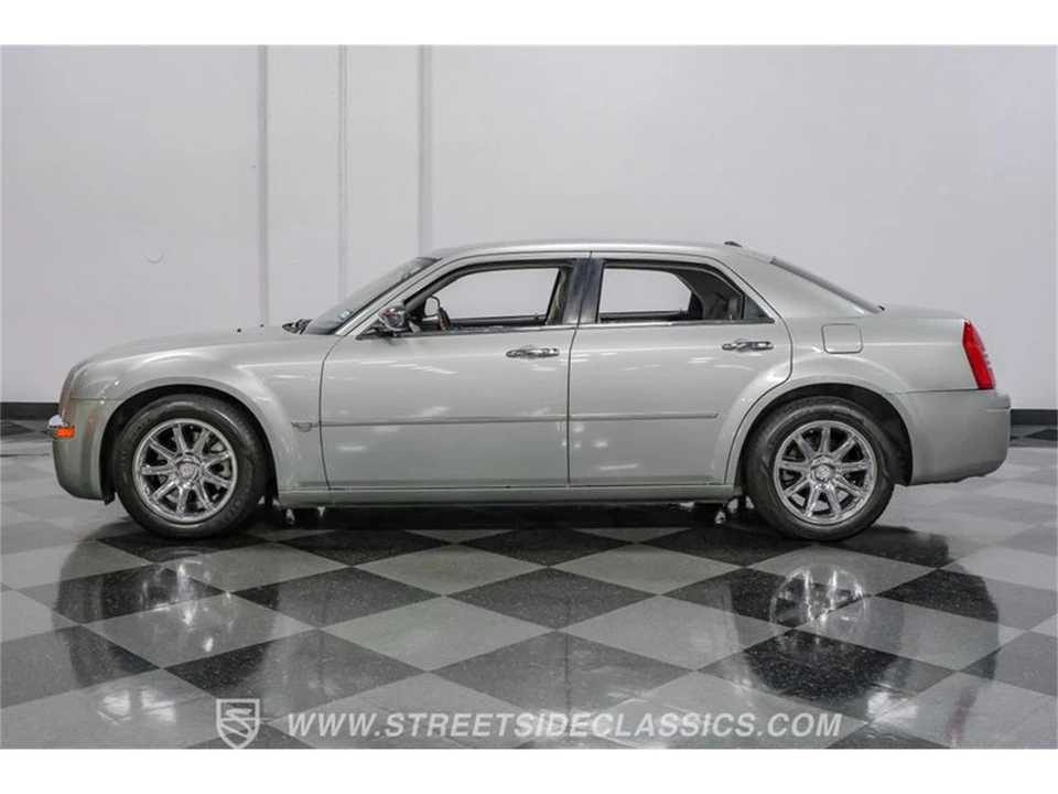 2005 Chrysler 300 (2005-2023) - Image 7 of 31