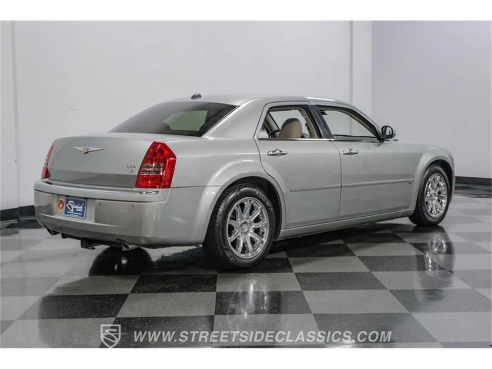 2005 Chrysler 300 (2005-2023) - Image 12 of 31