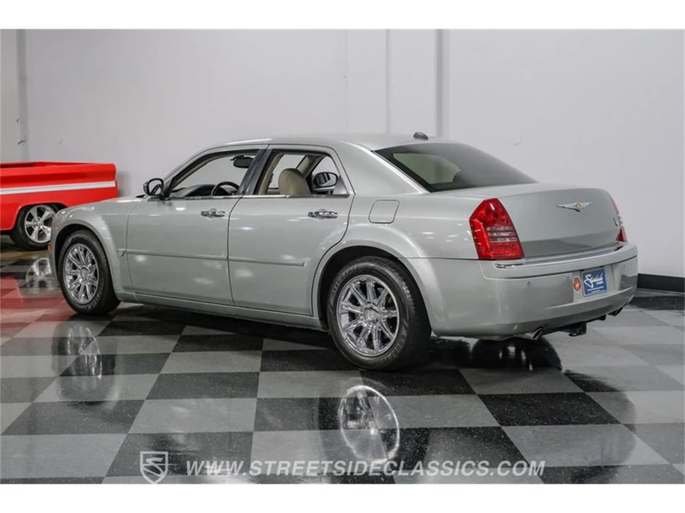 2005 Chrysler 300 (2005-2023) - Image 8 of 31