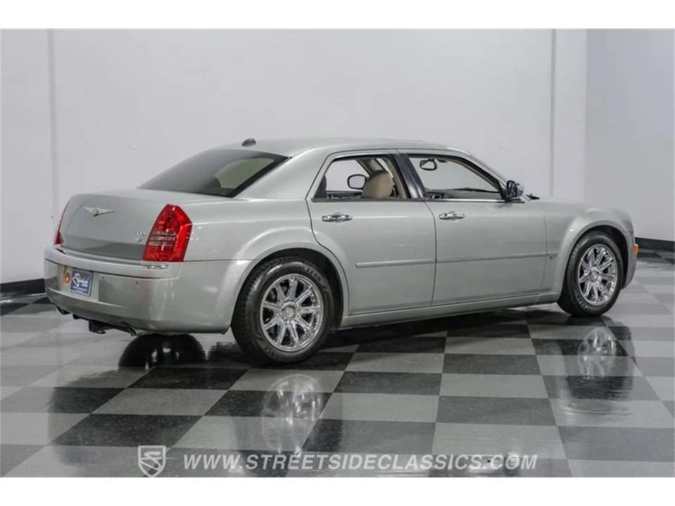 2005 Chrysler 300 (2005-2023) - Image 13 of 31