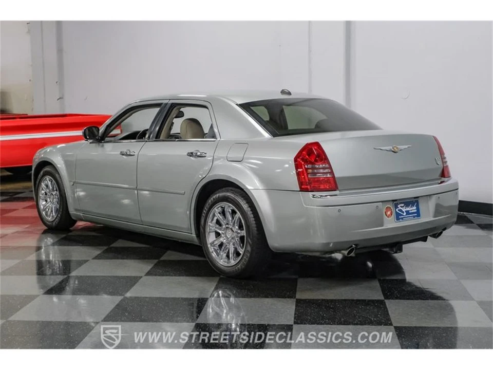 2005 Chrysler 300 (2005-2023) - Image 9 of 31
