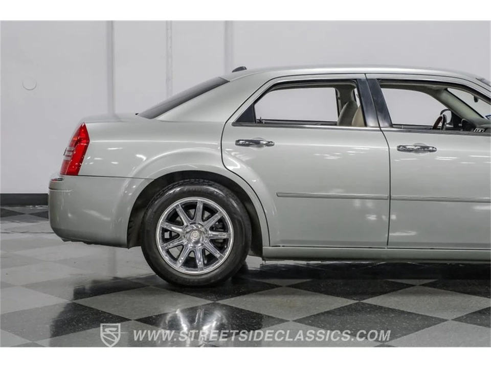 2005 Chrysler 300 (2005-2023) - Image 29 of 31