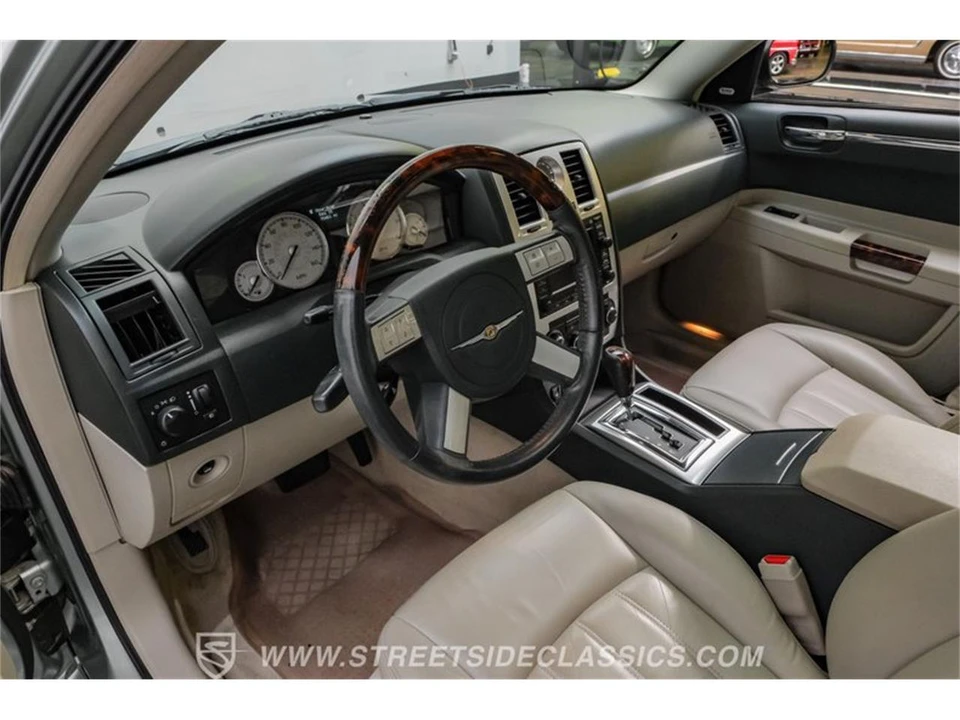 2005 Chrysler 300 (2005-2023) - Image 4 of 31