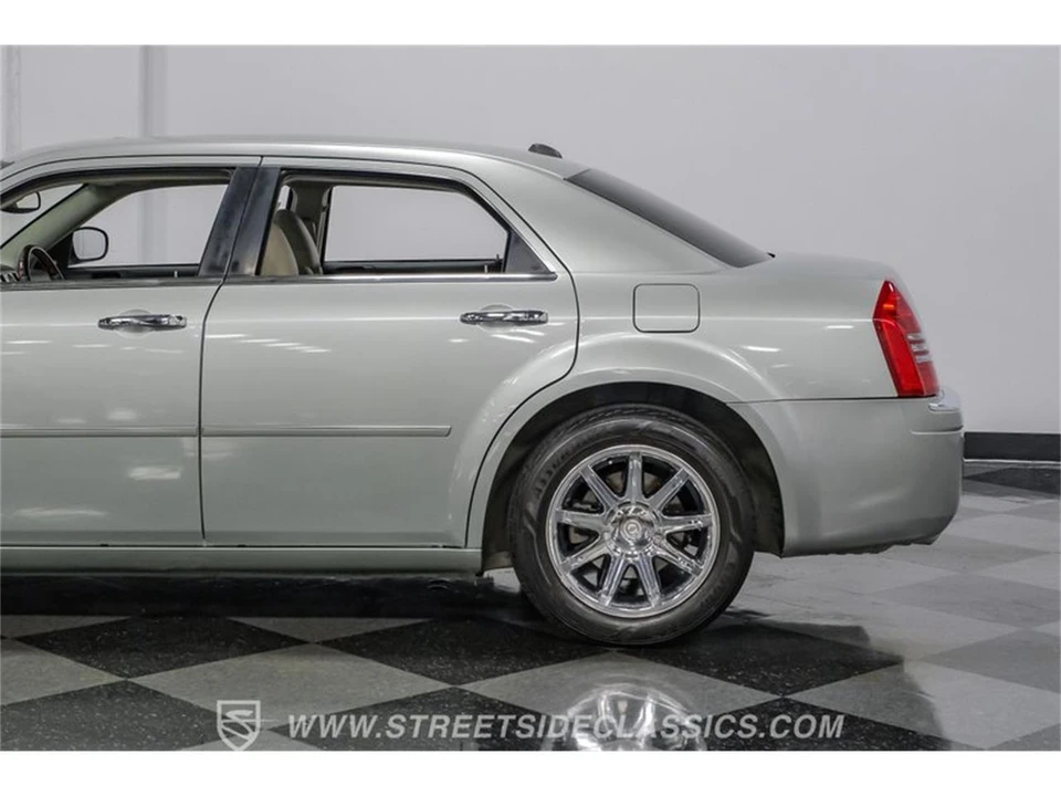 2005 Chrysler 300 (2005-2023) - Image 24 of 31