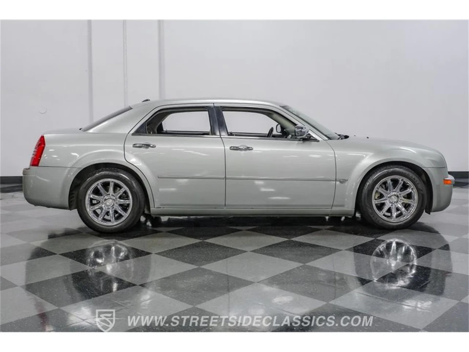 2005 Chrysler 300 (2005-2023) - Image 14 of 31
