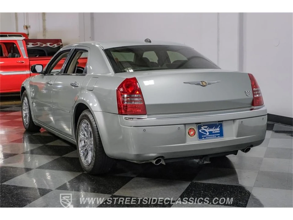 2005 Chrysler 300 (2005-2023) - Image 10 of 31