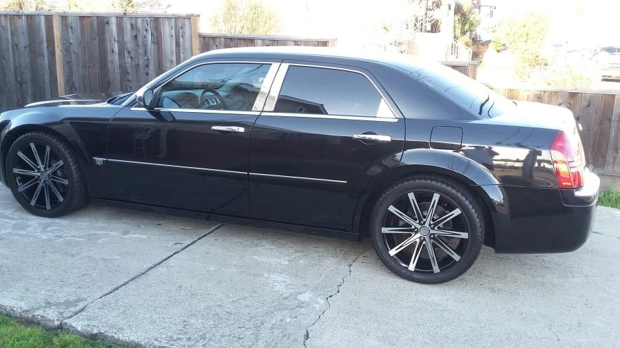 2005 Chrysler 300 (2005-2023) - Image 3 of 10