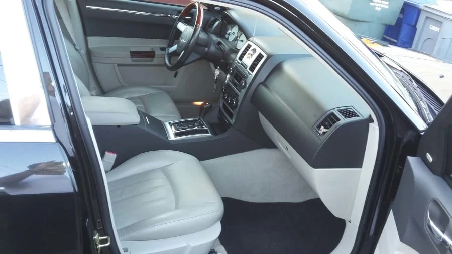 2005 Chrysler 300 (2005-2023) - Image 5 of 10