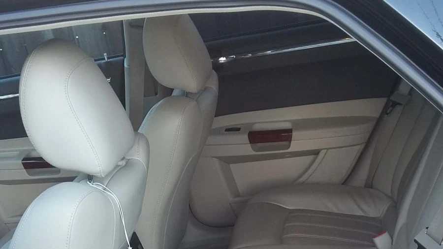 2005 Chrysler 300 (2005-2023) - Image 6 of 10