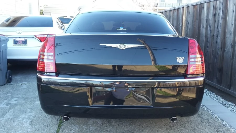 2005 Chrysler 300 (2005-2023) - Image 9 of 10