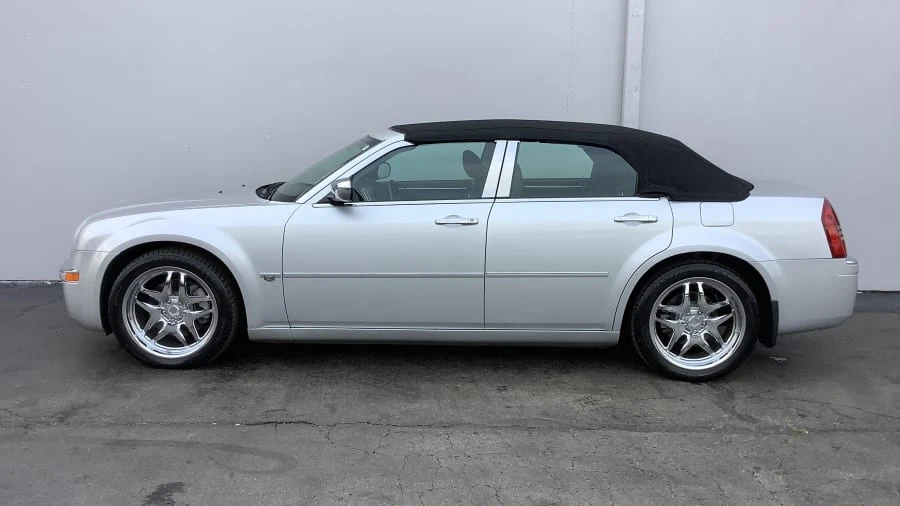 2005 Chrysler 300 (2005-2023) - Image 2 of 19
