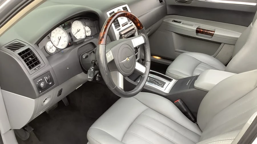 2005 Chrysler 300 (2005-2023) - Image 5 of 19