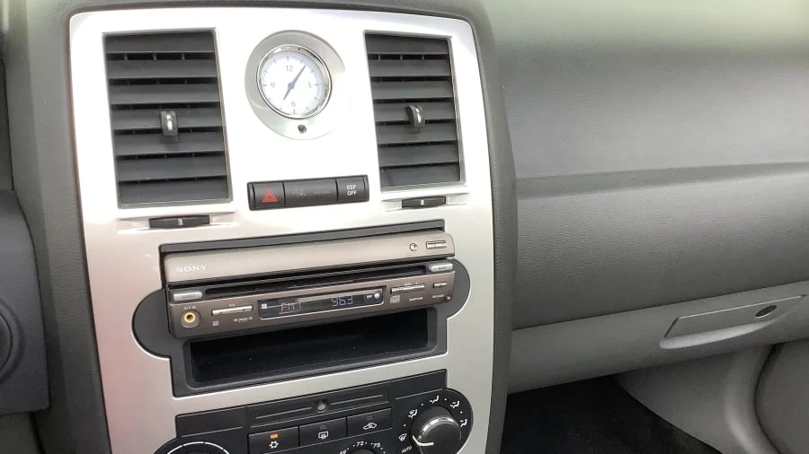 2005 Chrysler 300 (2005-2023) - Image 8 of 19